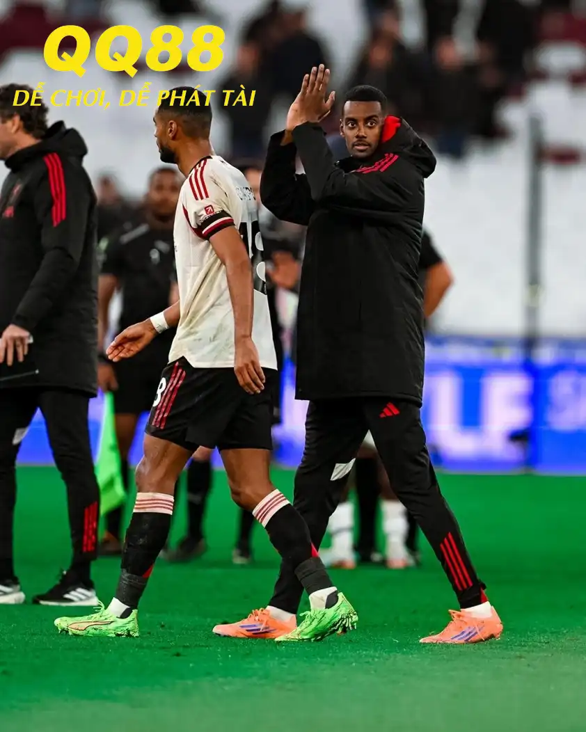 Isak đã tự cứu chính mình sau quãng thời gian tưởng chừng như địa ngục ở Liverpool (Ảnh: Liverpool).