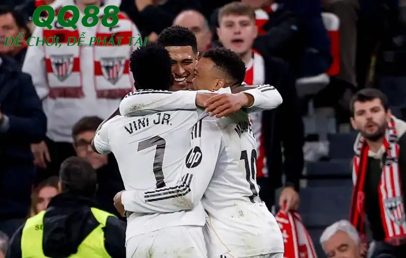 CĐV Los Blancos muốn thầy khoảnh khắc như thế này thường xuyên - Ảnh: RMCF