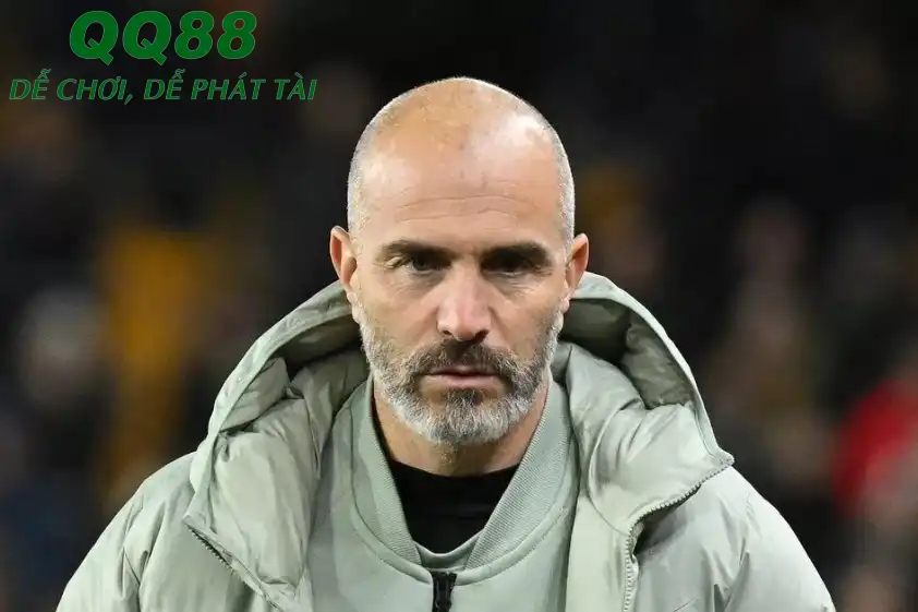 Việc đột ngột sa thải Enzo Maresca của ban lãnh đạo Chelsea khiến rất nhiều CĐV Chelsea cảm thấy bất bình. (Ảnh: Goal)